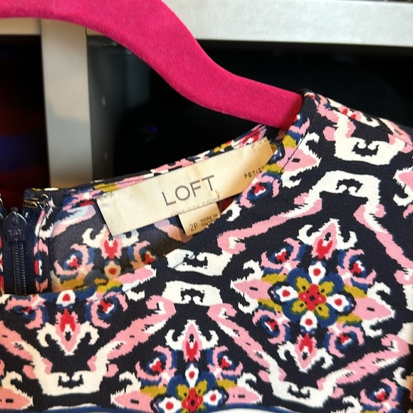 Loft red/tan/black/white print long sleeve crew neck midi dress size 2P​ - Picture 2 of 3